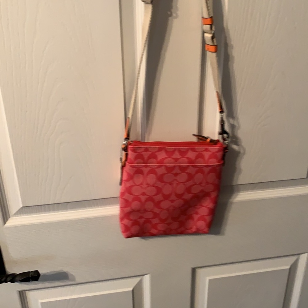 Coach small crossbody pink and orange leather - Picture 3 of 7